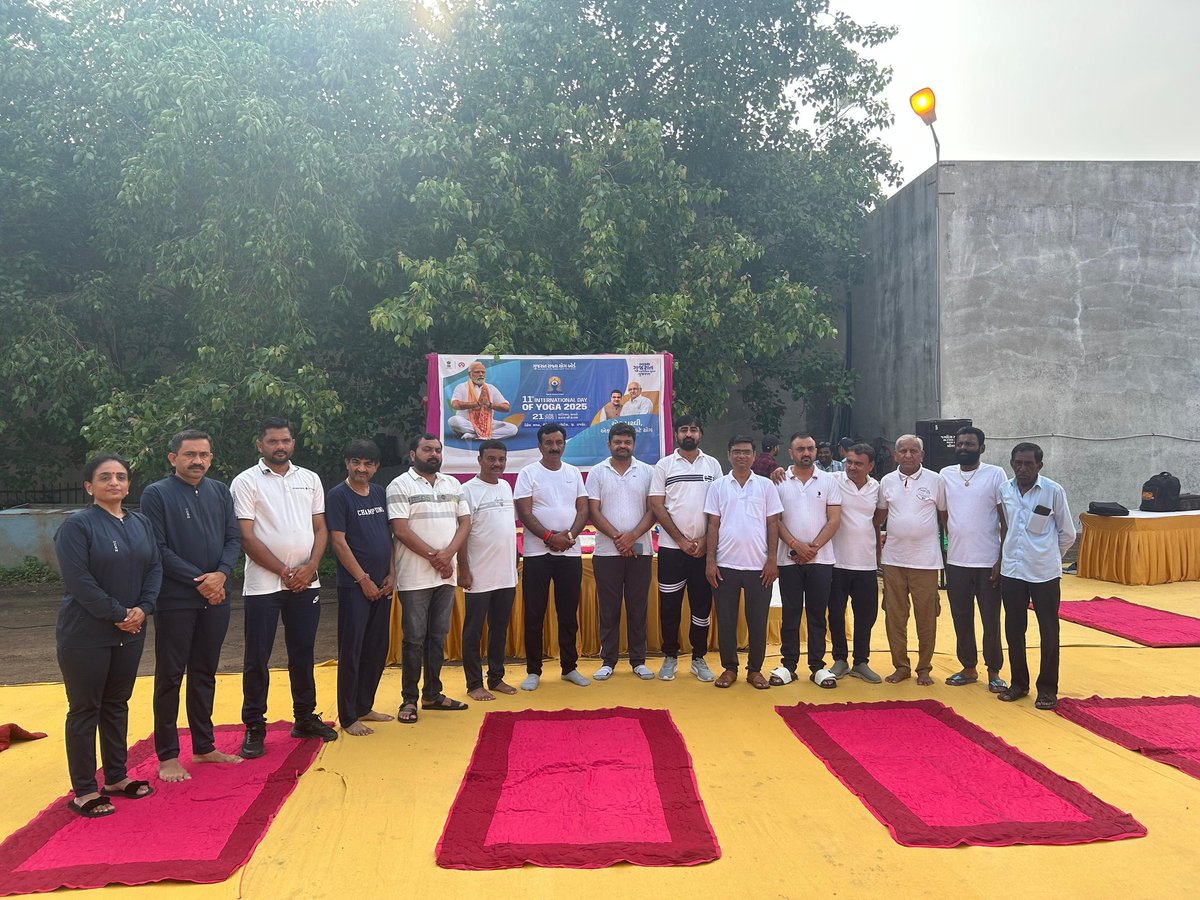 krishkumarsinh's tweet image. Lodhika block level 11 th Yog Day celebration @ Metoda @CollectorRjt