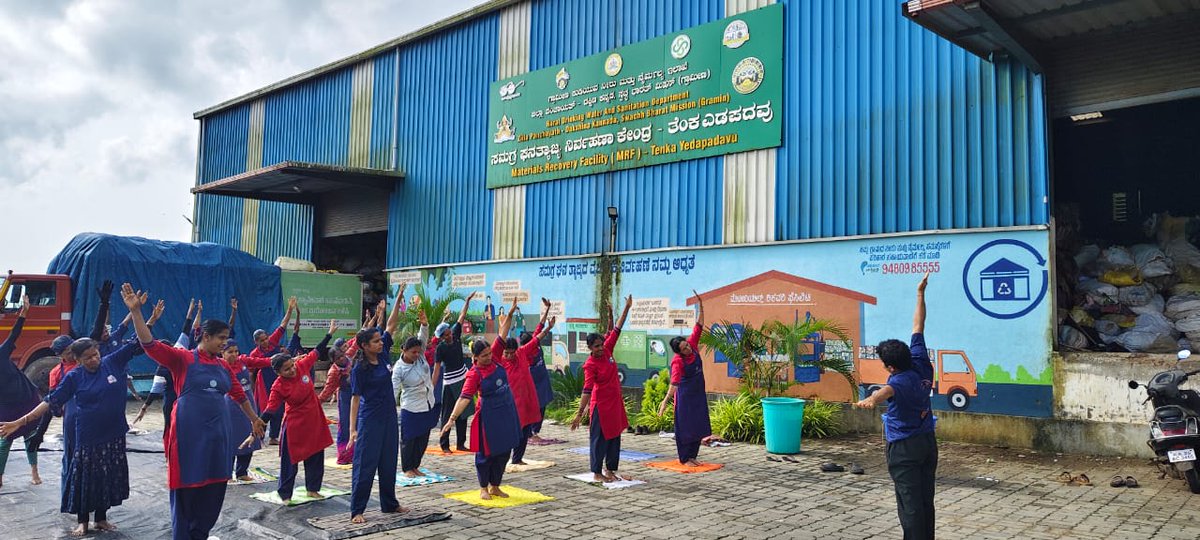 rdwsd_gok's tweet photo. Amidst stacks of sustainability, our teams unrolled their mats and embraced stillness, strength, and balance — proving that clean environments begin with clear minds. 2/2

#InternationalYogaDay #WasteToWellness #MindfulWorkspaces #YogaAtMRF #GreenInsideOut https://t.co/UgBOS0MpIq