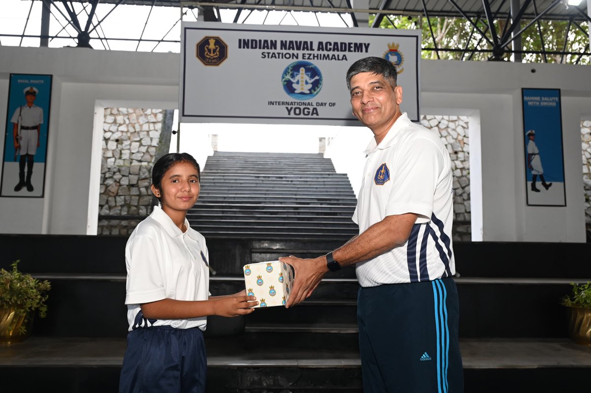 IN_NavalAcademy's tweet image. 🧘‍♂️ #IDY25 | Rooted in India’s rich heritage, #INA celebrated the 11th International Day of Yoga at #Station_Ezhimala.

Enriching sessions on the Yogic way of life and meditation by Mrs Padmini Jog, along with yoga competitions and quizzes, saw enthusiastic participation from the…