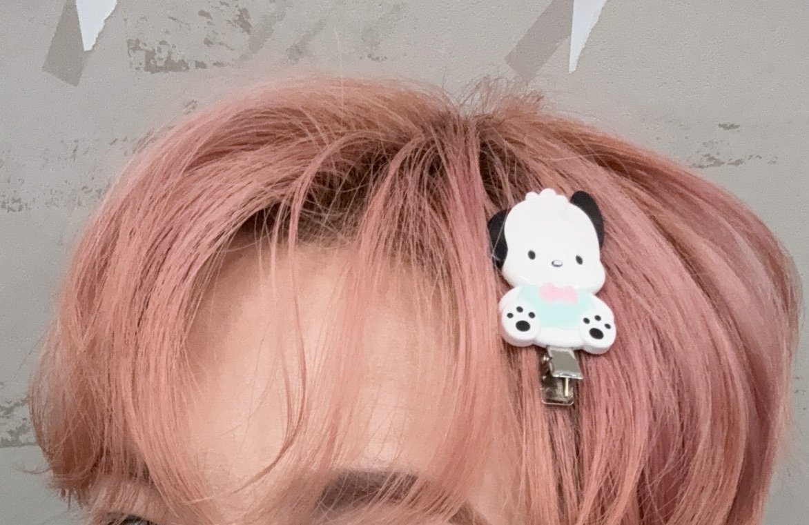 ROLO0323's tweet photo. renjun's detail 🩷🌷🌸💗🪷🌺🩷 https://t.co/3pCGEwLaxP