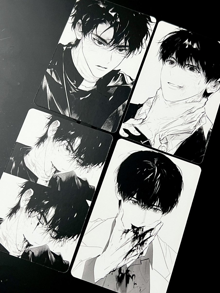 서랍 정리하다가 작년에 트친께 만들어드리고 남은 포카 발견했는데 가지실분…ㅎ..ㅎㅎ
너무 오래된거라 버릴까 고민하다가 그냥 무나합니다 rt하심 한분한테 드릴게요…,,,