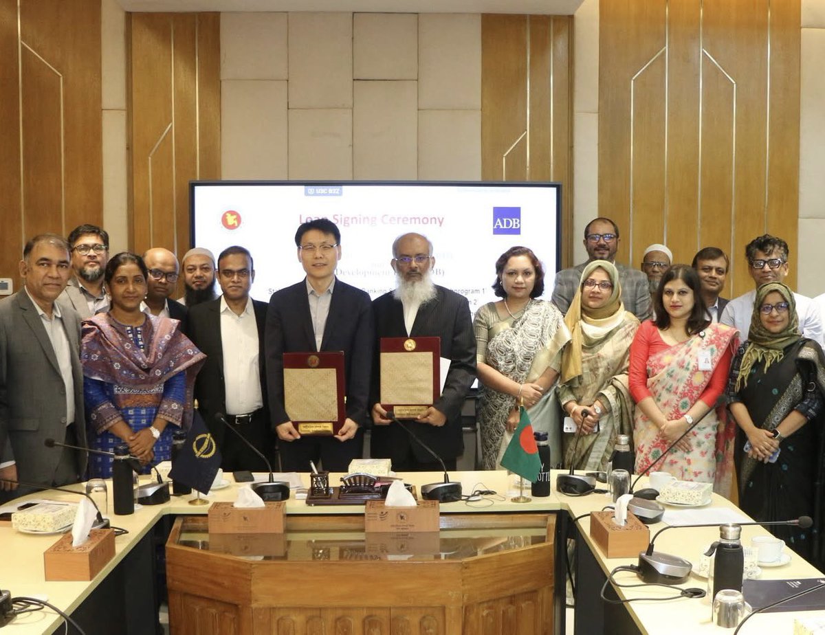 🇧🇩signs $1.3B in loan deals with ADB to boost climate resilience, clean energy, transport &amp; banking reforms.$204M goes to the SASEC Dhaka–NW Corridor (Tranche 4), led by the Road Transport and Highways Division—enhancing regional connectivity &amp; climate-smart infrastructure.