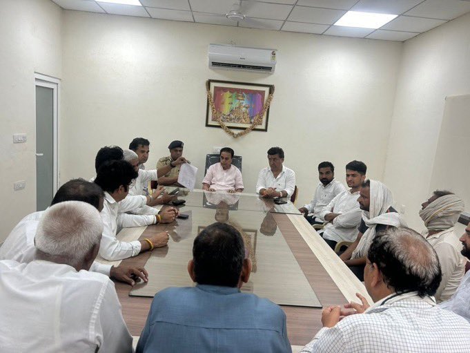 कल तक प्रशासन टेबल पर वार्ता कर रहा था आज मौका पड़ते ही पुलिसिया दमन के साथ परीक्षा केंद्र से गिरफ्तार कर लिया!!

यह कैसी सरकार है??

 #अभिमन्यु_निर्मल_को_रिहा_करो