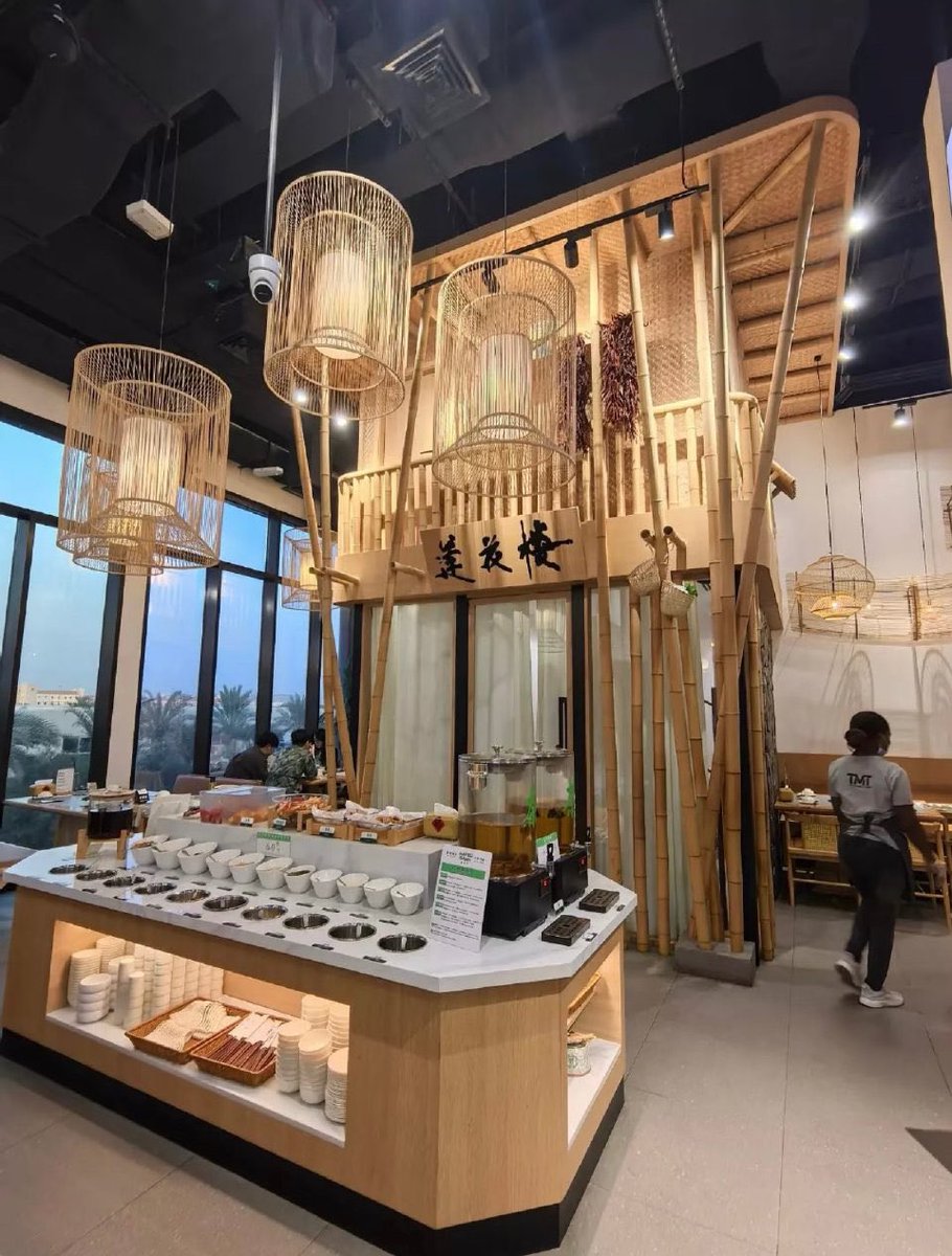 kaninnanan's tweet photo. ร้านหม้อไฟที่เอฟตีหอดอกบัวไปเปิดที่ดูไบสวยมาก🥰
แบบนี้ต้องหาเรื่องชวนเพื่อนไปดูไบแล้วล่ะ😆 https://t.co/5psVbbG9bj
