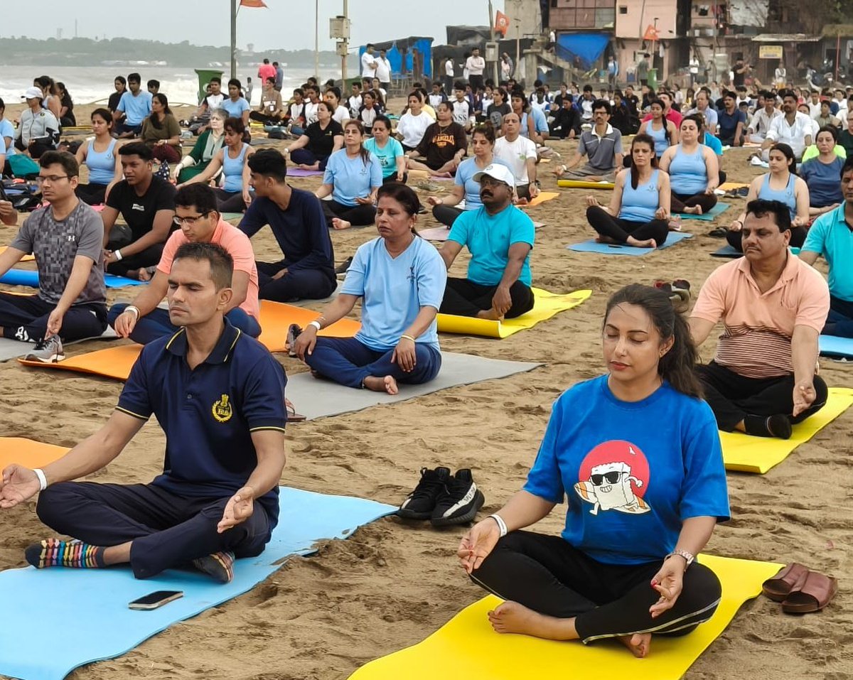 swankhede_IRS's tweet image. "Attended today's International Yoga Day celebration with the vibrant public. A beautiful morning dedicated to health, harmony, and inner peace. The event, organized by Hon. MP Ravindra Waikar ji, witnessed enthusiastic participation from all age groups. Jai Hind 🇮🇳