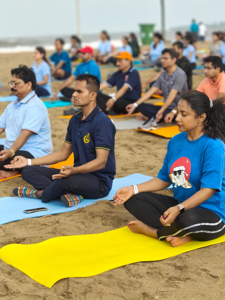 swankhede_IRS's tweet image. "Attended today's International Yoga Day celebration with the vibrant public. A beautiful morning dedicated to health, harmony, and inner peace. The event, organized by Hon. MP Ravindra Waikar ji, witnessed enthusiastic participation from all age groups. Jai Hind 🇮🇳