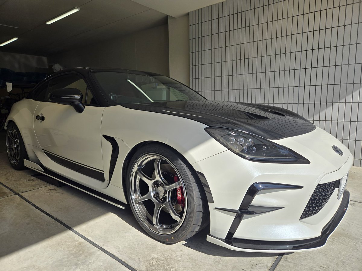 take_cha0077's tweet image. タイヤホイール交換したけど、滝汗で死ねる😇
まだ6月ですよね💦

やっぱり
ADVAN Racing RG4
かっこいい😍
鋳造やけどなっ！
#GR86
#ADVAN
#RG4