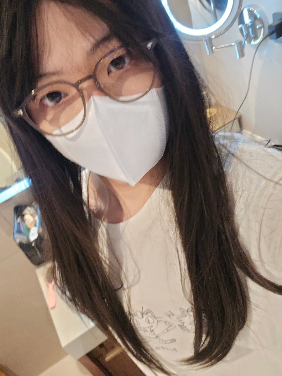 头像如图
（好清水的推
事实上主波每次为了拍很多好看的照片而牺牲了大把涩涩时间😨化完妆拍完之后就累了 #男娘ᅠ