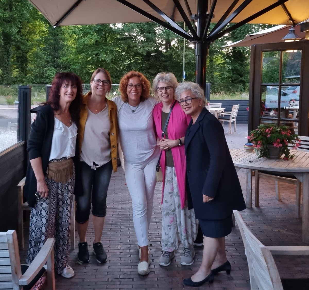 KeyFlex's tweet image. Eetclub de Weidmüller-meiden #excollegas