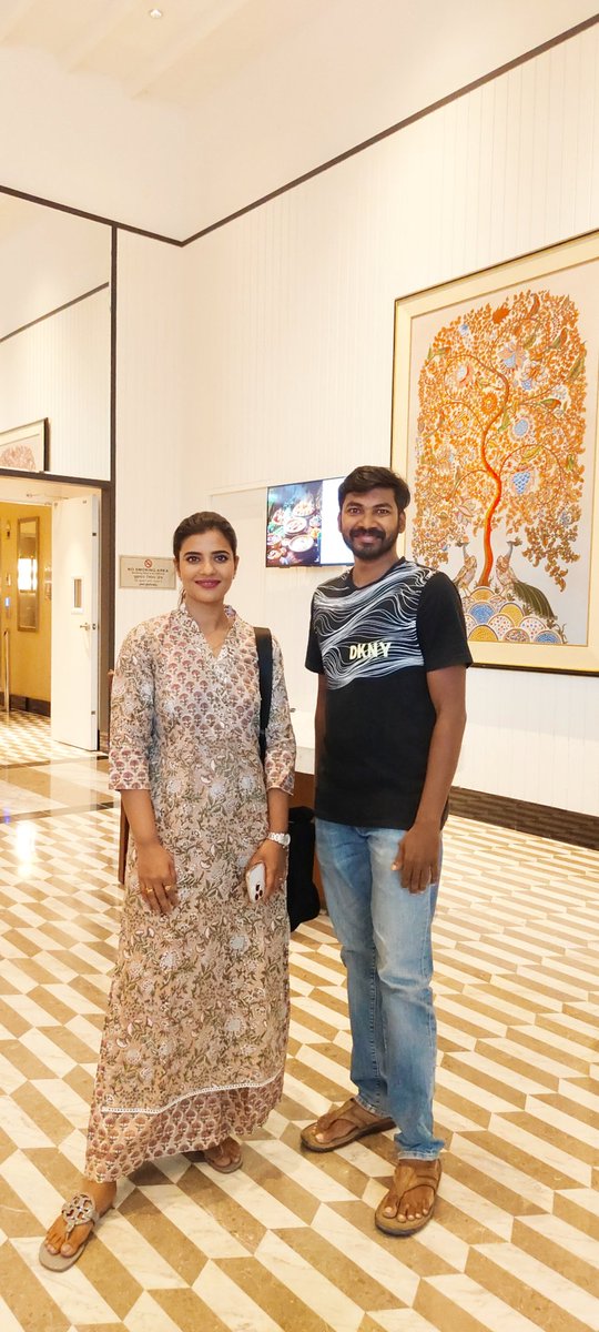 suryaprakash (@suryaprakash2) on Twitter photo Actress <a href="/aishu_dil/">aishwarya rajesh</a> ✨
Nice meeting you 😊 #aishwaryarajesh #SankranthikiVasthunam #GodariGattu Actress <a href="/aishu_dil/">aishwarya rajesh</a> ✨
Nice meeting you 😊 #aishwaryarajesh #SankranthikiVasthunam #GodariGattu