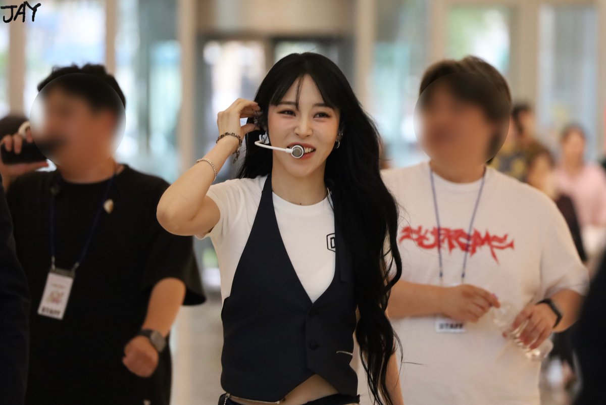 250621 문별 ICY BBY 버스킹 이벤트

‘언니 왓당 헤헿’

#문별 #마마무 #MOONBYUL #MAMAMOO