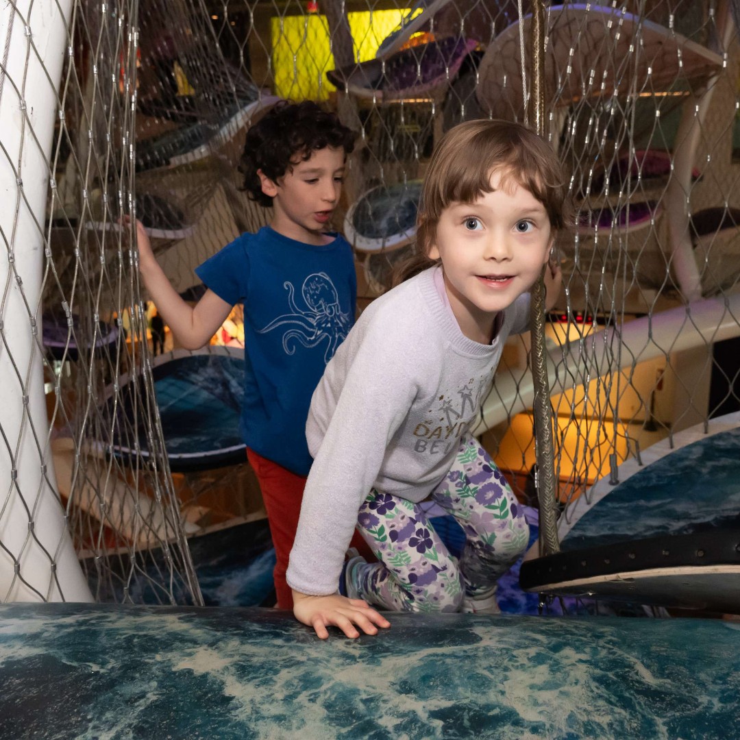 While temperatures are soaring outside this weekend, it’s cool and exciting inside LSC! 

Escape the heat and enjoy a day of discovery with our amazing planetarium shows, thrilling live science demonstrations, and so much more. Our doors are open all weekend, come chill with us!