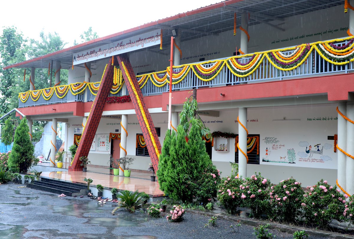 AetherInd's tweet image. Thrilled to unveil inauguration of new school building at Navchetan High School, Gavada (Dist. Dang)! we, proudly supports tribal communities with this modern facility. Thanks to all who built this dream! #AetherIndustrieslimited #aetherind #EducationForAll #BuildingFutures