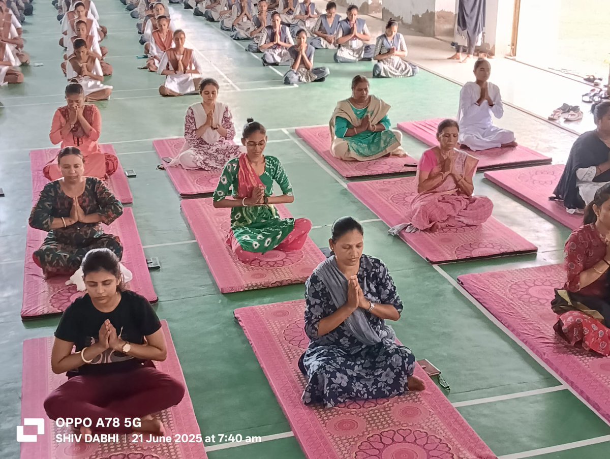 DDO AHMEDABAD (@dp_amdavad) on Twitter photo આજ રોજ 11મા આંતરરાષ્ટ્રીય યોગ દિવસની ધંધૂકા તાલુકા કક્ષાના કાર્યક્રમની ઉજવણી કીકાણી કોલેજ, ધંધુકા ખાતે થઈ.
#InternationalDayOfYoga
#OneEarthOneHealth
#ObesityFreeGujarat
#InternationalDayofYoga2025
<a href="/CMOGuj/">CMO Gujarat</a> <a href="/infoahdgog/">Info Ahmedabad GoG</a> <a href="/InfoGujarat/">Gujarat Information</a> <a href="/mopr_goi/">Ministry of Panchayati Raj, Government of India</a> આજ રોજ 11મા આંતરરાષ્ટ્રીય યોગ દિવસની ધંધૂકા તાલુકા કક્ષાના કાર્યક્રમની ઉજવણી કીકાણી કોલેજ, ધંધુકા ખાતે થઈ.
#InternationalDayOfYoga
#OneEarthOneHealth
#ObesityFreeGujarat
#InternationalDayofYoga2025
<a href="/CMOGuj/">CMO Gujarat</a> <a href="/infoahdgog/">Info Ahmedabad GoG</a> <a href="/InfoGujarat/">Gujarat Information</a> <a href="/mopr_goi/">Ministry of Panchayati Raj, Government of India</a>