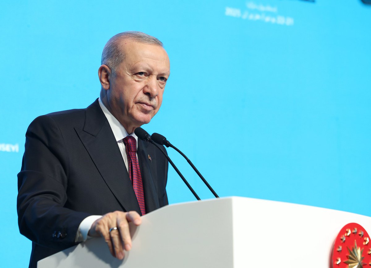 rterdogan_ar's tweet image. نأمل أن يعود اجتماع الدورة الـ 51 لمجلس وزراء خارجية الدول الأعضاء في منظمة التعاون الإسلامي بالخير والفائدة على العالم الإسلامي والبشرية جمعاء.
ونسأل الله سبحانه وتعالى أن تمتد نتائج هذا الاجتماع المنعقد في ظرف حسّاس، إلى مختلف أنحاء العالم وليس إلى بلدنا فحسب.