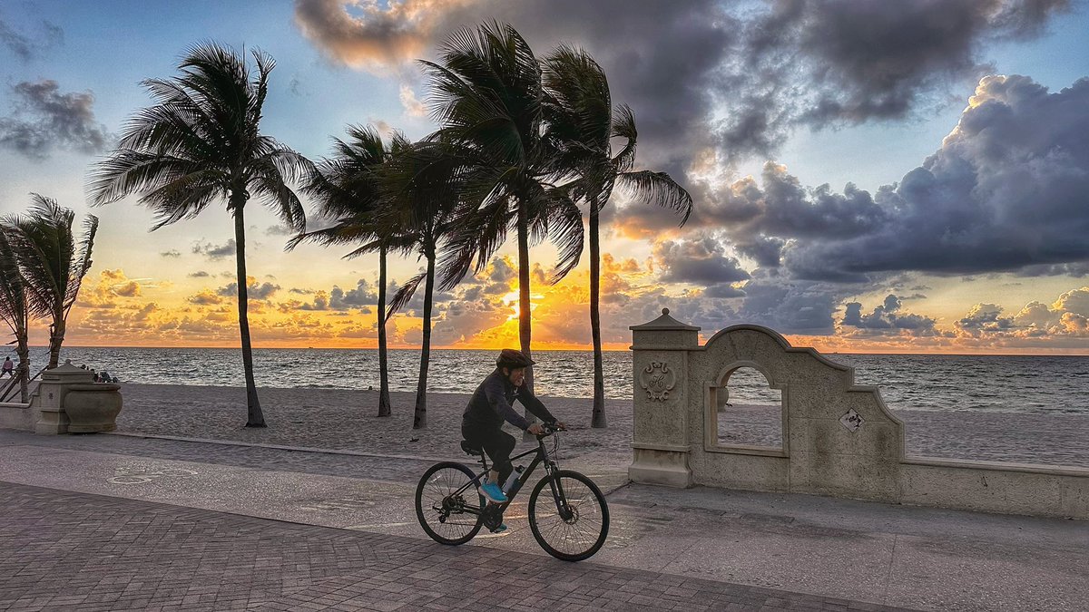 pbyrond's tweet image. Good Saturday Sunrise