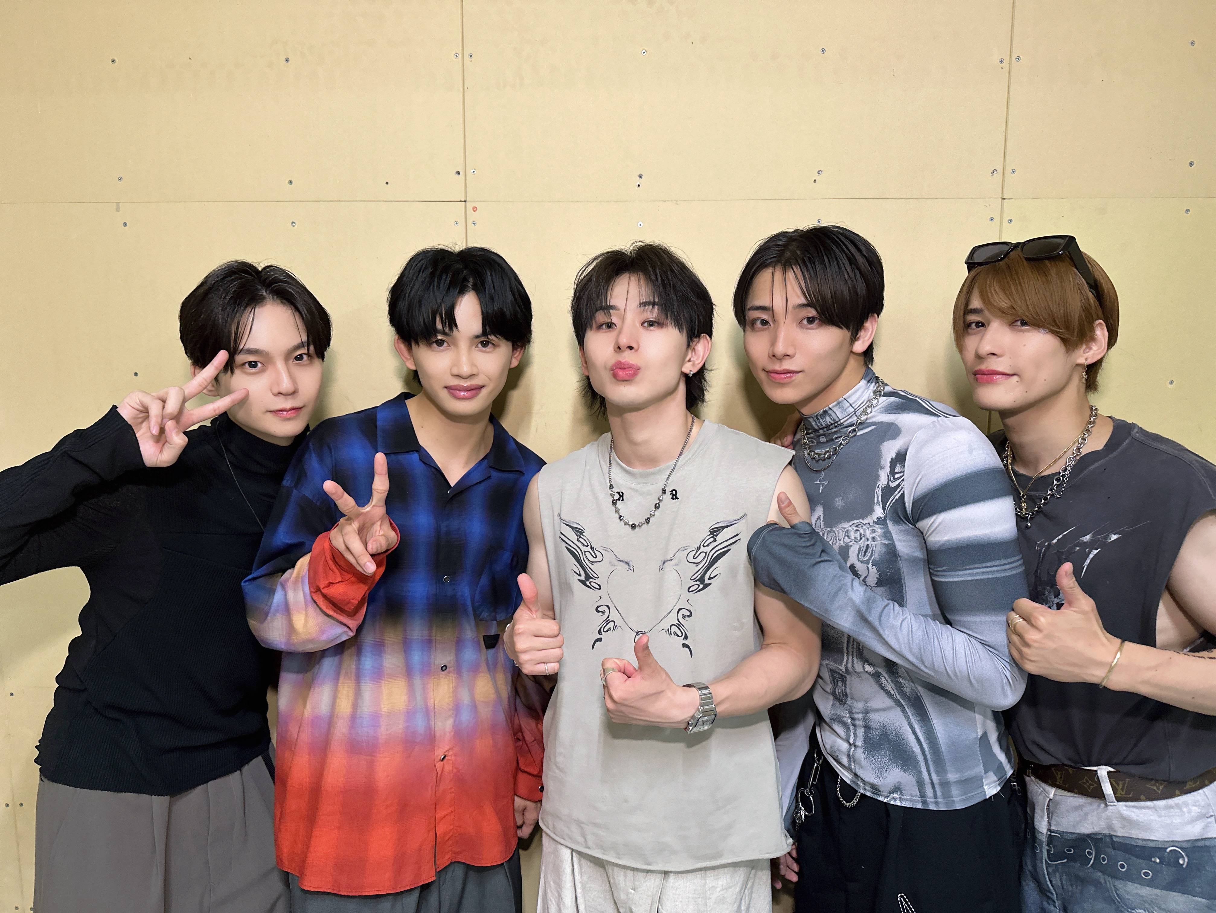 【数量は多】 FOR ONE ONLY ON'O  X: on 🌏 アイドル