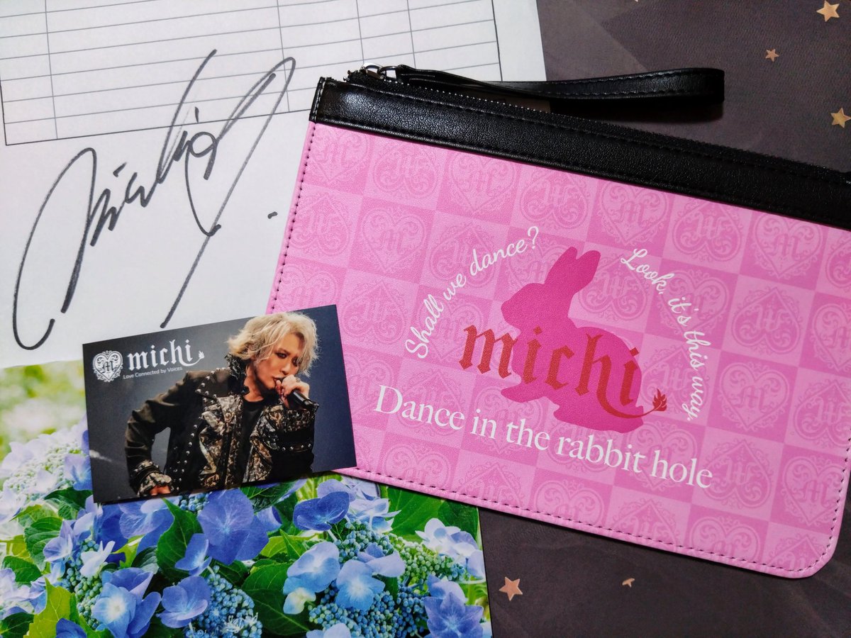 めーっちゃ可愛いグッズが届きました🎁✨
実用的でお洒落なポーチ、嬉しい🐇🩷
１コだけのお買い物でもサプライズを入れてくれる国王さま、優しい〜👑✨
michi.さん、いつもグッズのデザインから梱包・発送まで１人で頑張ってくれてほんとにありがとう!!!
だいすきー💖
#ミチくんのグッズ08  
#michi.