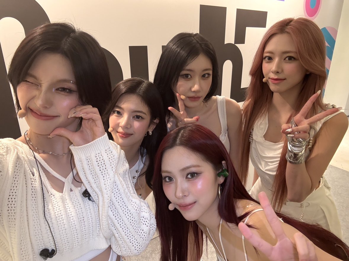 ITZYofficial's tweet photo. [ #MyKFESTA ]

한여름 밤에도 있지의 에너지는 멈추지 않지!🔋
믿지와 함께라서 더 뜨거웠던 MyK LIVE STAGE 현장⚡

#ITZY #MIDZY @ITZYofficial
#ITZY_GirlsWillBeGirls
#ITZY_GWBG
@myk_festa https://t.co/ZHJnyi3auB
