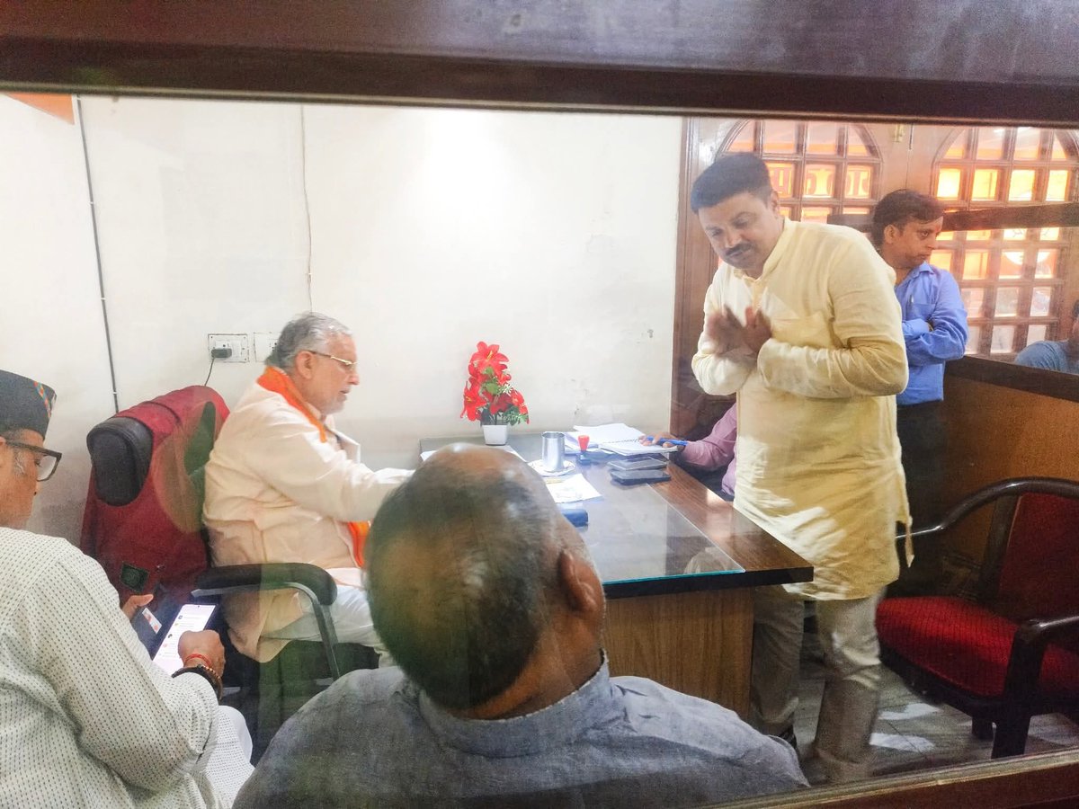 आदरणीय कैबिनेट मंत्री,
🙏🙏🙏
महोदय आप #यूपी के #प्रशिक्षित्र #शिक्षामित्रों को
न्याय दीलवाओ, हम #शिक्षामित्रों की आर्थिक स्थिति बहुत दयनीय है । हम
#शिक्षामित्र #प्रशिक्षित्र हैं , आप #प्रशिक्षित्र #शिक्षामित्रों
को #प्रशिक्षित्र #वेतनमान दीलवाओ ,
<a href="/SureshKKhanna/">सुरेश कुमार खन्ना</a> 
<a href="/UPGovt/">Government of UP</a>