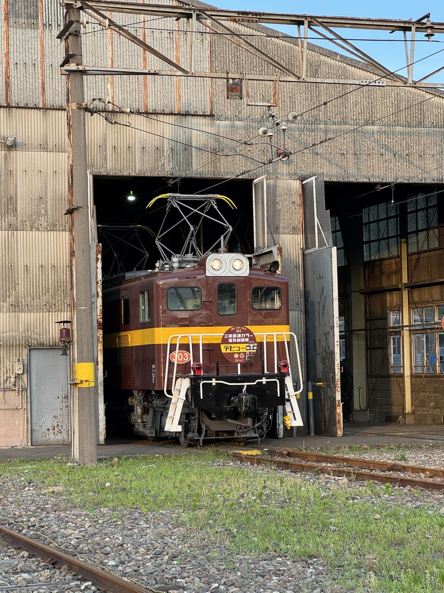 鉄道写真 セピア調 ピンクの列車 128629-2-