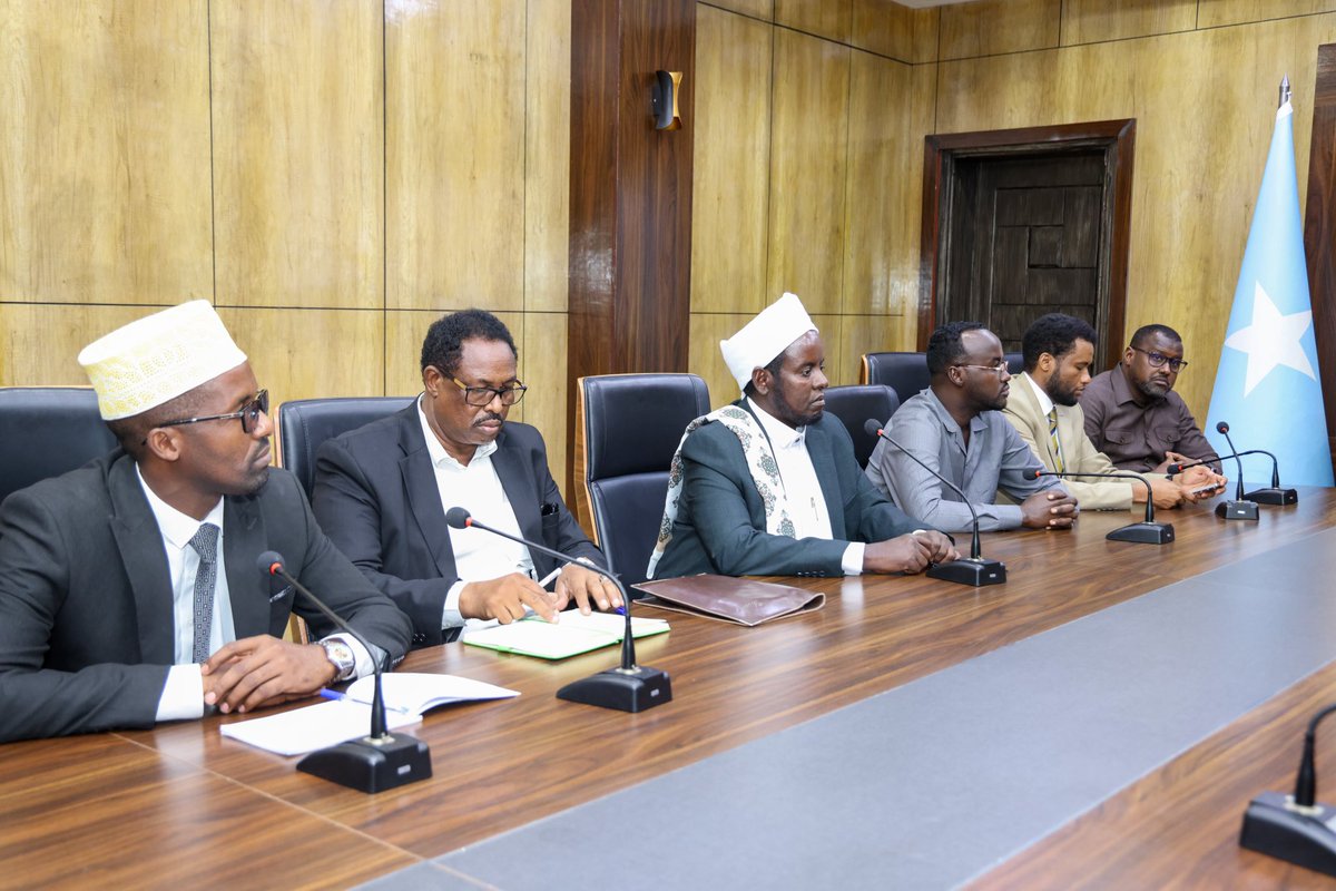 Guddoomiyaha Golaha Shacabka ee BJFS Mudane Sheekh Aadan Maxamed Nuur (Madoobe) ayaa kulan la qaatay qaar ka mid ah ururada siyaasadeed ee dalka ka jira.