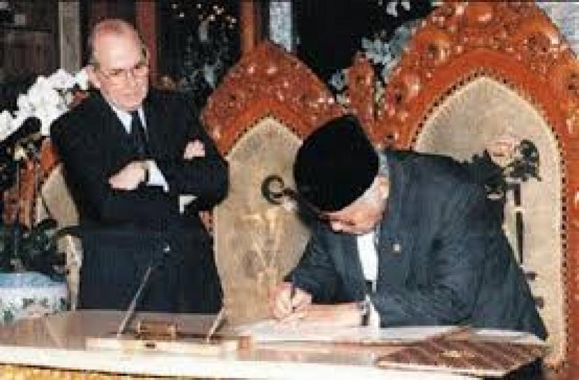 Rulie Maulana (@ruliemaulana) on Twitter photo Kalau mau ikut China jangan nanggung. Hidupkan nasionalisme seperti doktrin PKC tentang Century of Humiliation.
Bikin cerita Indonesia mengalami Decades of Humiliation dengan tone negative pada lembaga asing yang menghancurkan industri strategis nasional.
cc <a href="/fadlizon/">FADLI ZON (Youtube: Fadli Zon Official)</a> Kalau mau ikut China jangan nanggung. Hidupkan nasionalisme seperti doktrin PKC tentang Century of Humiliation.
Bikin cerita Indonesia mengalami Decades of Humiliation dengan tone negative pada lembaga asing yang menghancurkan industri strategis nasional.
cc <a href="/fadlizon/">FADLI ZON (Youtube: Fadli Zon Official)</a>