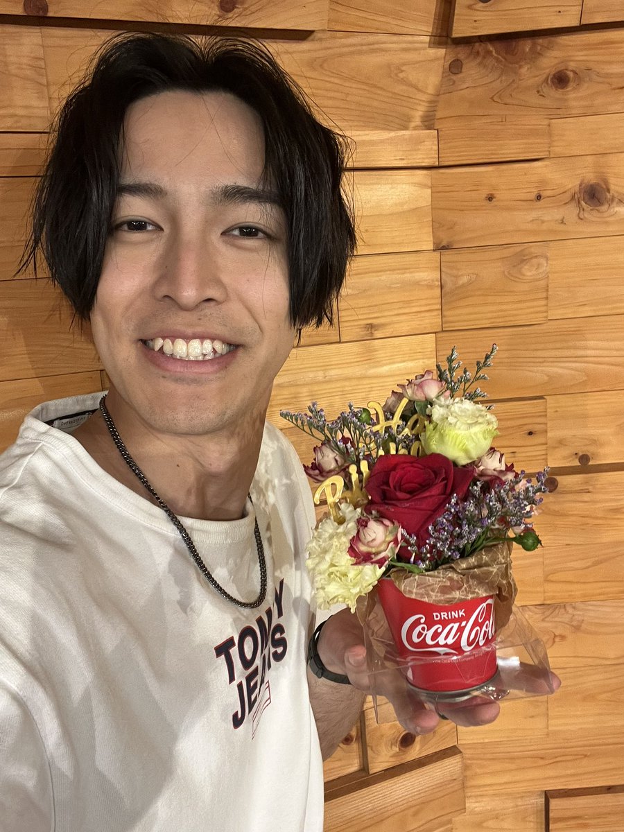 U_he0614's tweet image. 本当にたくさんの方にお祝いしていただき嬉しく思います!
たくさん笑って、たくさん反応してくれて、本当にファンの皆様は優しくて大好きです。これからもよろしくね!!
#雄飛のバーイベ