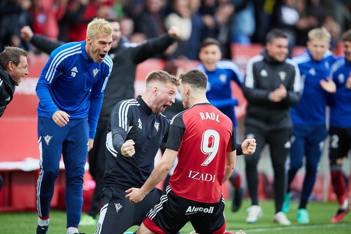 Vamos <a href="/CDMirandes/">Club Deportivo Mirandés</a> ! Toda la suerte del mundo!! Aquí tenéis a vuestro fan eslovaco número uno!!
PD: Cuando subáis a Primera, todavía vale lo de mi concierto, no?  Claro que si!! Concierto gratis en cada parada! 😂