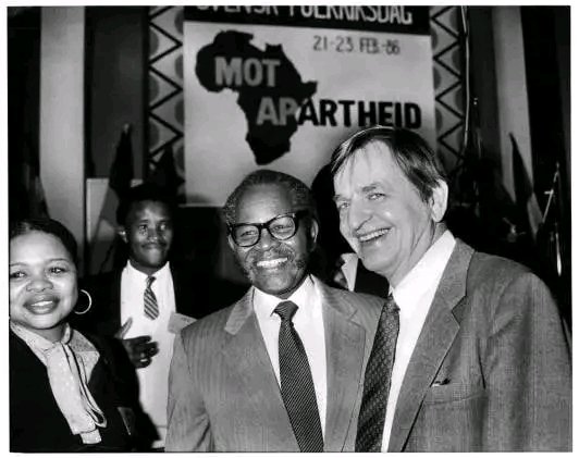 Oliver Tambo with the Swedish Prime Minister Olof Palme. Palme was a long-time friend of Oliver Tambo and a staunch supporter of the anti-apartheid movement. Palme was assassinated in 1986.
