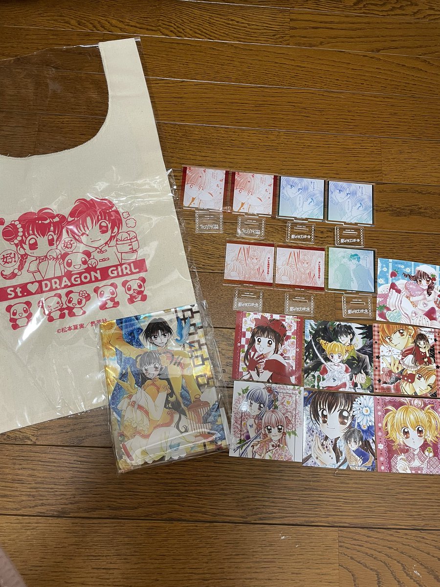 narara093's tweet photo. @723pine 本日愛知からpopupshopに行かせていただきました！完売の物は受注予約することができて届くの楽しみです🥰名シーンスタンドは本命のお前を守る龍はオレ、のやつゲットできて嬉しいです🥰ましかくブロマイドは杏樹の扉絵が当時すごく気に入って大事に保管してたやつなので嬉しいです😍 https://t.co/gvmU95OnrE