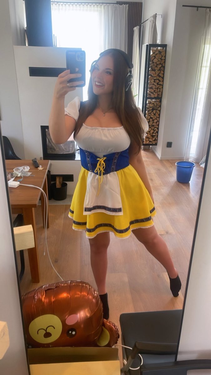 LIVE with a Midsummer Day Stream 🥰

twitch.tv/gabbie