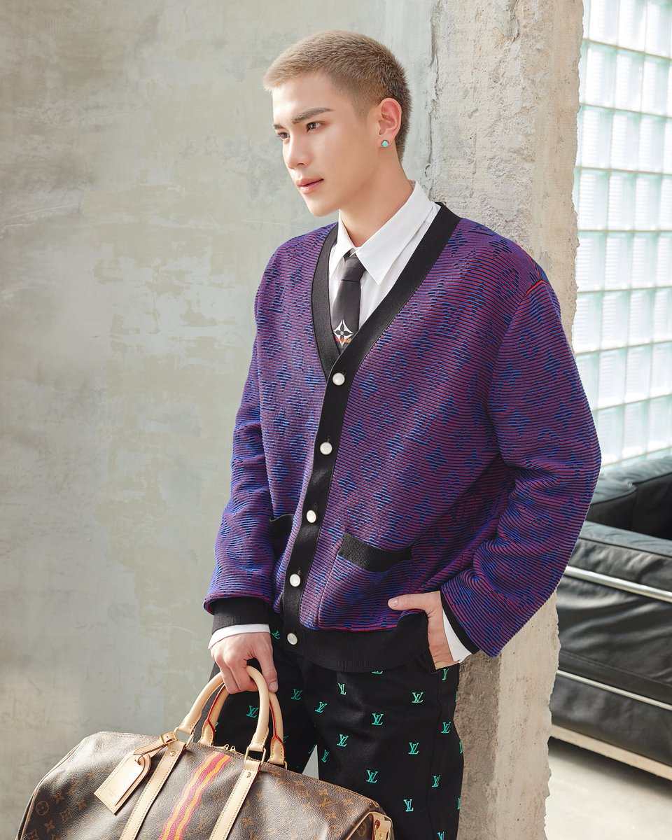 มุ่งหน้าสู่ปารีส! ครั้งแรกของโฟร์ท ณัฐวรรธน์ <a href="/tawattannn/">FOURTH</a> กับการเดินทางไปร่วมชมโชว์ <a href="/LouisVuitton/">Louis Vuitton</a> คอลเล็กชั่น Men's Spring/Summer 2026 ณ ปารีสแฟชั่นวีก วันที่ 25 มิถุนายนนี้ เวลา 01.00 น. ตามเวลาประเทศไทย

#ELLEThailand
#fourthnattawat
#LouisVuitton  #LVMenSS26