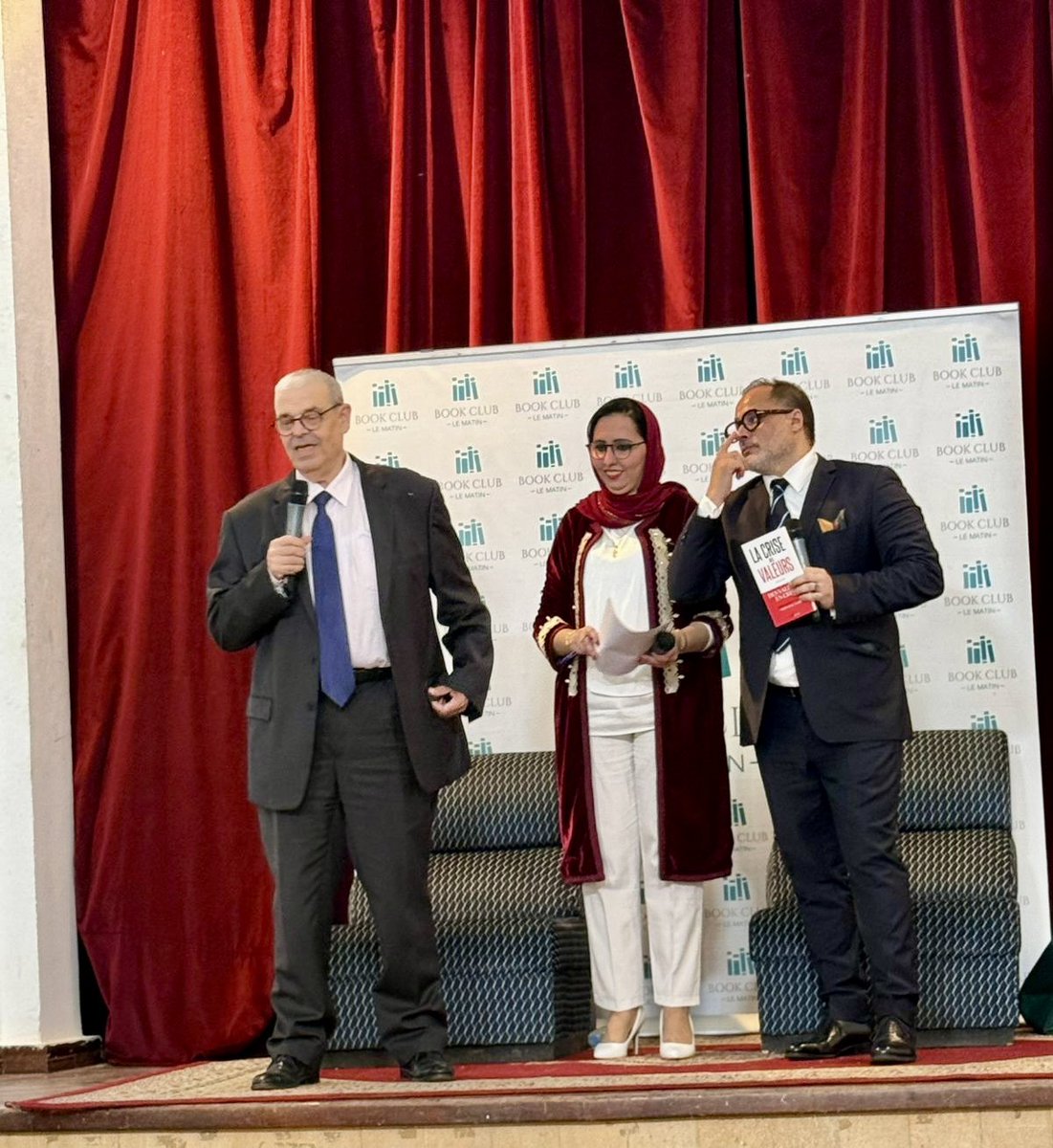 اصدقائي الأعزاء 
جزيل الشكر لمجموعة Le Matin , في شخص رئيسها  الأستاذ محمد الهيتمي. الشكر الجزيل   للسيد علي  علوي الخصوصي و للزميلة الصحفية المتميزة نبيلة بقاص علي هذا التكريم و هذا التقدير 🙏🌹🇲🇦
#abdelhaknajib #GroupeLeMatin