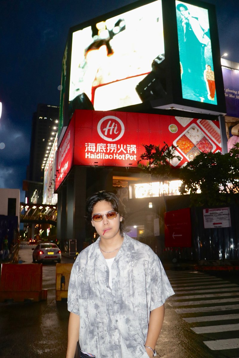 Official_ALAMAT's tweet photo. Sheesh 😎 R-Ji is lighting up EDSA! 🔥

Special thanks to @NotJuanCastPH and to his amazing fans! Solid kayo! 💛

Magiliws, catch his ad shining bright at EDSA GCC LED until 11PM today. https://t.co/G2rrMp4mv4