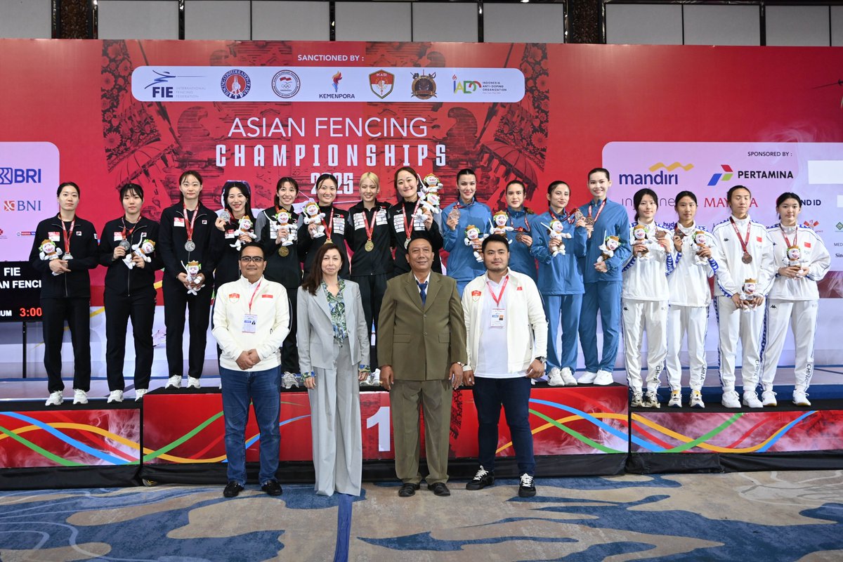 FIE_fencing's tweet photo. Women’s Team Sabre Medalists at the 2025 Asian Fencing Championships in Bali! 🇮🇩🥳
🥇 Team Japan 🇯🇵 @FJE_fencing 
Misaki Emura
Yuina Kaneko 
Seri Ozaki 
Yui Sano 

🥈 Team Korea 🇰🇷  Committee-KSOC
Sebin Choi
Hayoung Jeon 
Jeongmi Kim
Jiyeon Seo 

🥉 Team Uzbekistan 🇺🇿  
Zaynab Dayibekova   
Luisa Fernanda Herrera Lara 
Gulistan Perdibaeva
Samira Shokirova 

#fencing #escrime #esgrima #FIE #AsianChampionships #Bali2025 #Indonesia #zonalchampionships #sabre 
📸 Eva Pavia Gomes | #BizziTeam