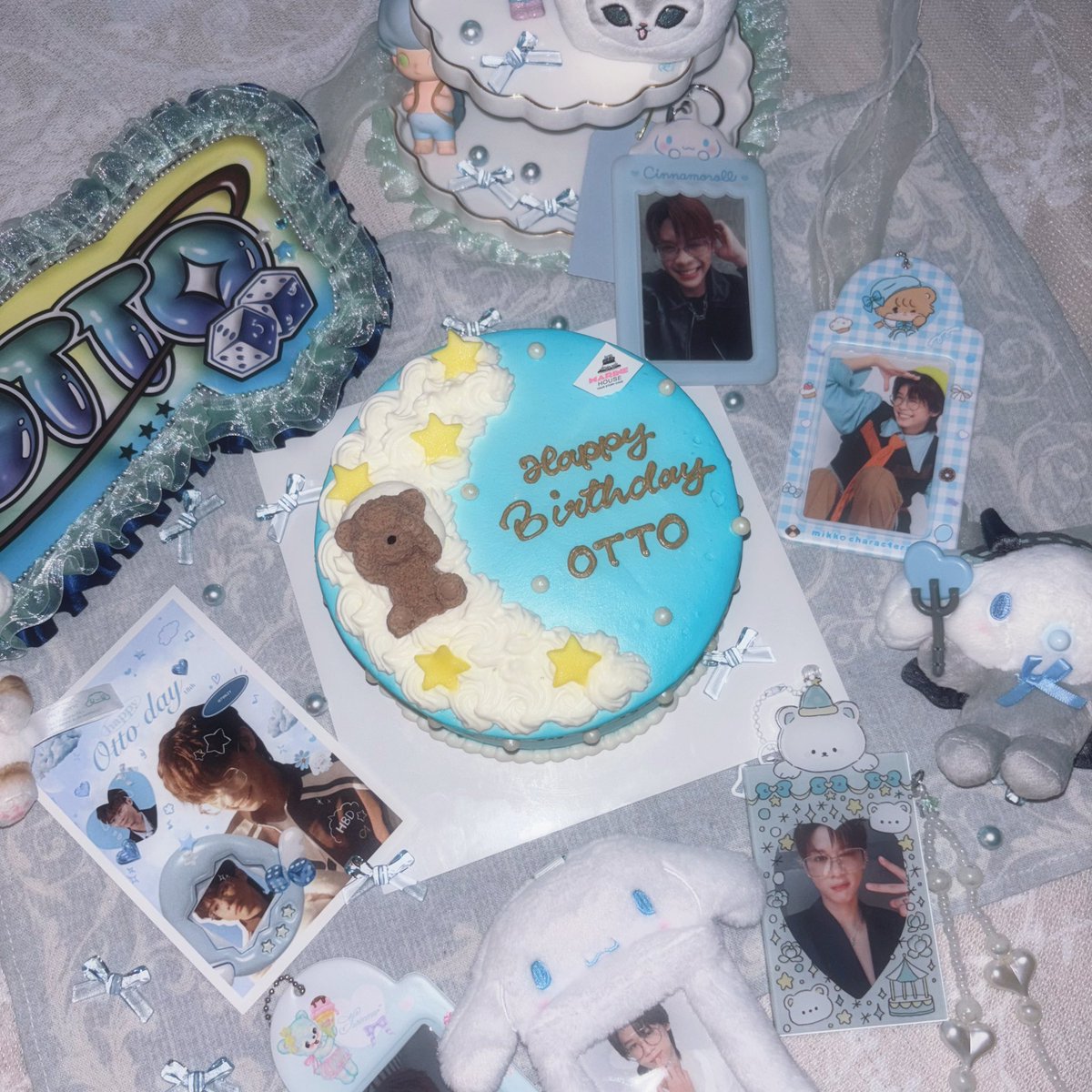 สุขสันต์วันเกิดน้า OTTO ❕

วันนี้ได้จัดคาเฟ่อีเวนต์กับลงโฆษณาบนวิชั่นเพื่อ OTTO ด้วย แฮปปี้มากเลย🌟

หวังว่าความรู้สึกเล็ก ๆ จากพวกเราชาว PRIZE ญี่ปุ่นจะส่งไปถึง OTTO บ้างนะ 🦔🩵

これからもずっとだいすきだよ💖

#OTTO18thBirthday_JP
#HappyOTTOsippavitchDay
#OTTOsippavitch