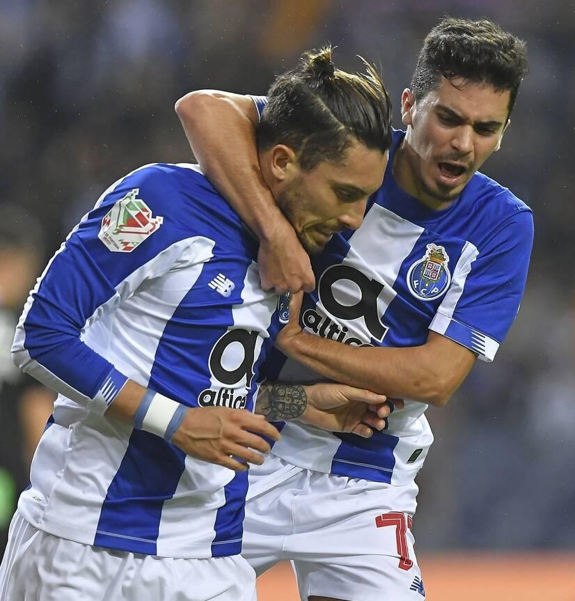 🗣️ Alex Telles: "O Vitinha é o meu menino né, como dizem em Portugal, ele subiu lá no profissional na época que eu estava lá. E já quando subiu já mostrou essa qualidade tremenda dele, é um grande amigo que eu tenho. Já mandei mensagem pra ele, pra gente trocar uma ideia