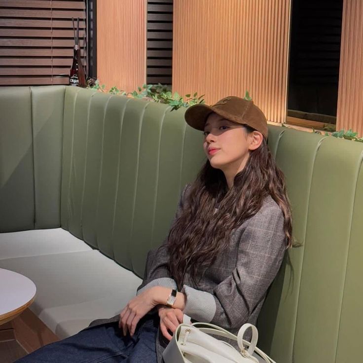 ㅤ

The face of someone who claims she wasn’t scared watching 28 Years Later but kept her eyes shut half the time and whispered to her husband, “Mas, yang barusan itu apa?!”

ㅤ