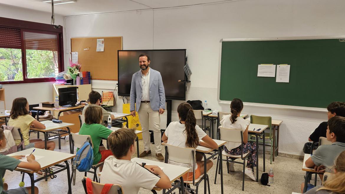 🎓 La Comunidad de Madrid reúne a cerca de 600 alumnos para participar en la 1ª edición de los Premios Extraordinarios de Primaria🏆

📝 Pruebas de Lengua, Matemáticas y redacción
🌟 Reconocimiento al esfuerzo y la excelencia académica

#EducaciónMadrid #PremiosExtraordinarios