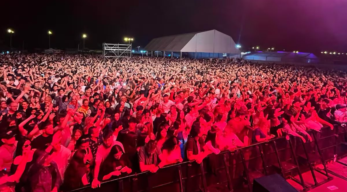 UNAUTOtoledo's tweet photo. 🎶 Vuelve el Festival #HitFMCorpus 2025.

🚌 Si vas a disfrutar del evento, recuerda que dispones de un servicio especial de bus para la vuelta a casa.

➡️ 1º Ambos sentidos a Zocodover.
➡️ 2º Ambos sentidos a Benquerencia.

¡Buen viaje! https://t.co/xL8e2AxWTB https://t.co/oQ9s0HJKk3