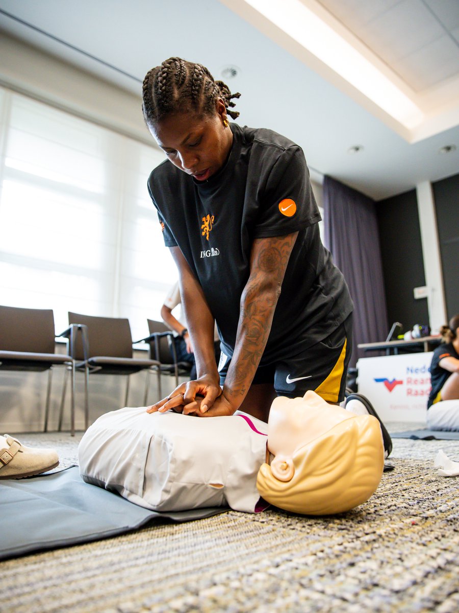 OranjeLeeuwinnen (@oranjevrouwen) on Twitter photo CPR saves lives. Knowing what to do can make all the difference. π§‘
We took the training β so can you! πͺ
#GetTrainedSaveLives | <a href="/Reanimatieraad/">Nederlandse Reanimatie Raad (NRR)</a> CPR saves lives. Knowing what to do can make all the difference. π§‘
We took the training β so can you! πͺ
#GetTrainedSaveLives | <a href="/Reanimatieraad/">Nederlandse Reanimatie Raad (NRR)</a>