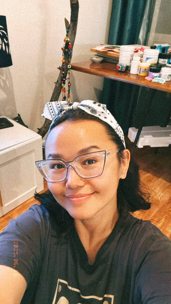 Энэ бүтээлээ орших газартаа сайхан эрчим, гэрэл, хайр түгээх болно гэж ерөөн бүтээв...💛💖