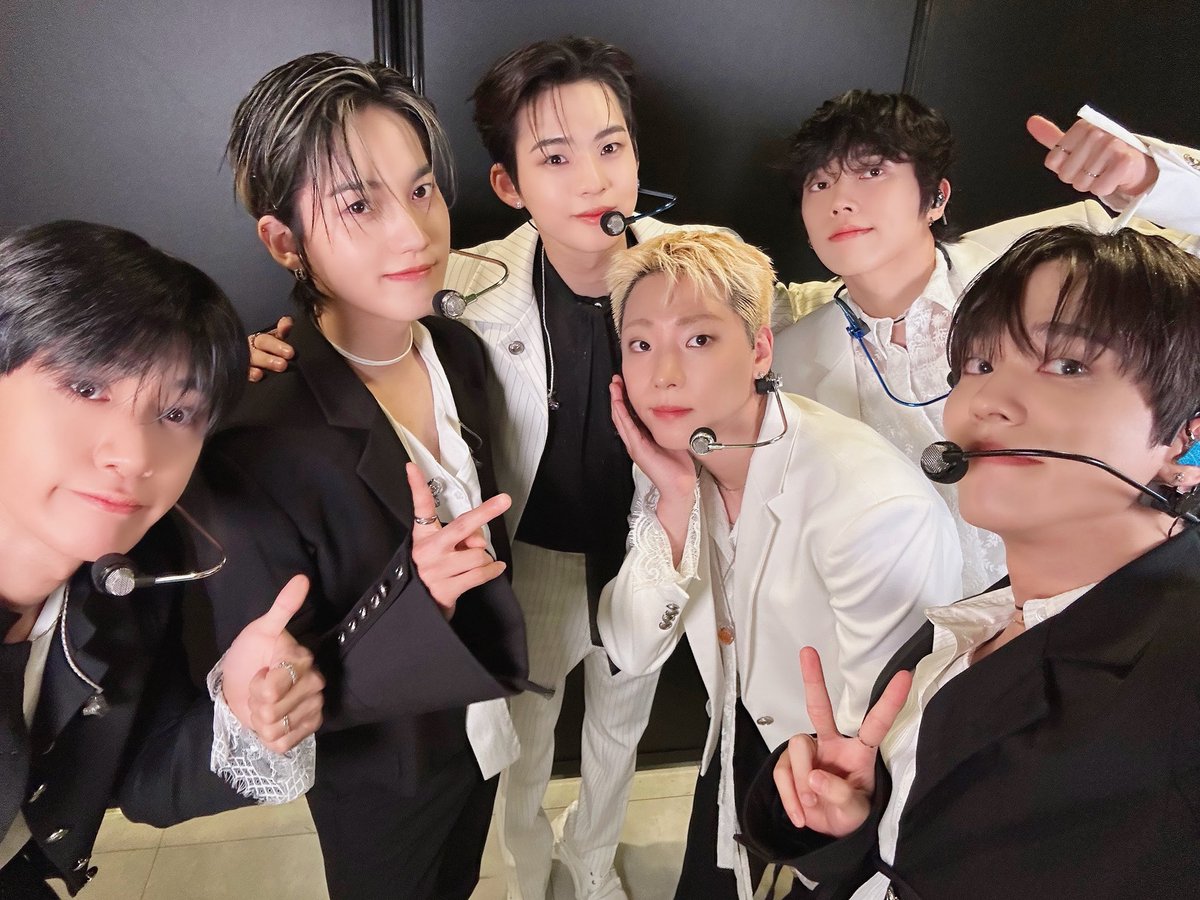 ONF_offcl's tweet photo. [#LightONF] 25.06.21 B1A4&amp;ONF CONCERT [FLY WITH LIGHT] IN TAIPEI 📸

온앤오프는 오늘도 무대를 찢어💘
B1A4 선배님과 함께 새롭고 다양한 무대까지 퓨즈에게 보여줄 수 있어서 행복했어요😍💕

#온앤오프 #ONF https://t.co/mQqQP77HGB