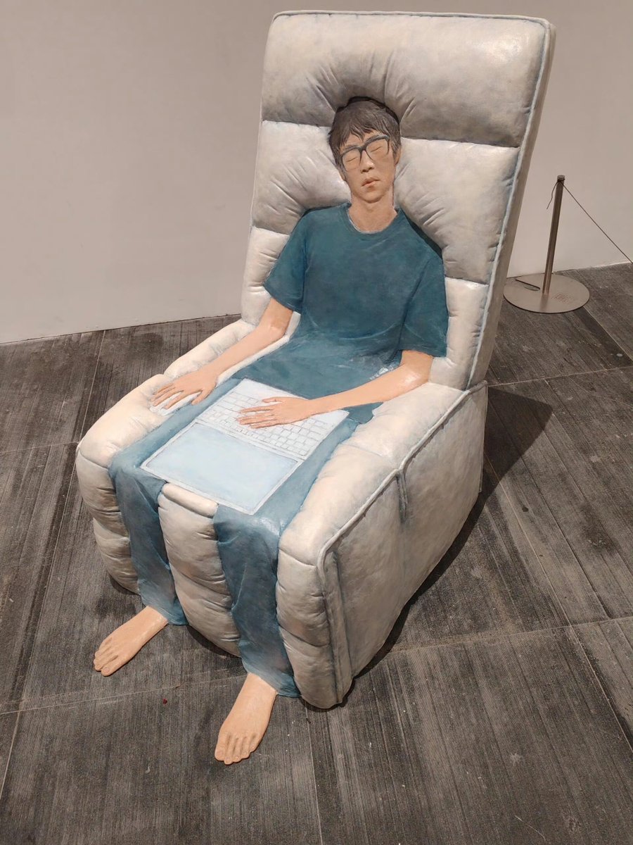 今天去看了一个毕业展
Emmmm
抱歉，是我不懂艺术了