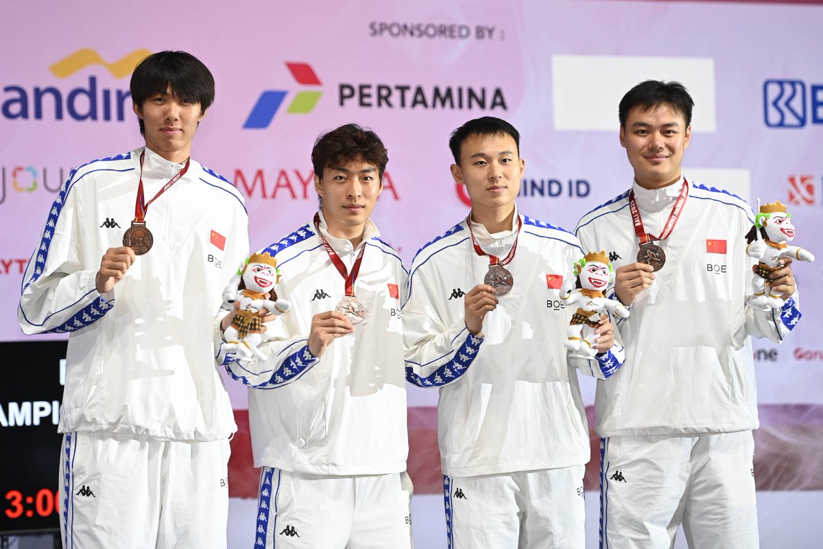 FIE_fencing's tweet photo. Men’s Team Epee Medalists at the 2025 Asian Fencing Championships in Bali! 🇮🇩🥳

🥇 🇯🇵 Team Japan @FJE_fencing 
Seiya Asami @
Koki Kano 
Akira Komata 
Masaru Yamada 

🥈 🇰🇿 Team Kazakhstan 
Elmir Alimzhanov 
Ruslan Kurbanov 
Yerlik Sertay 
Vadim Sharlaimov 

🥉 🇨🇳 Team China
Minghao Lan
Zijie Wang
Mengxiang Yu 
Xinkun Zhang 

#fencing #escrime #esgrima #FIE #AsianChampionships #Bali2025 #Indonesia #zonalchampionships #epee @FcaFencing 
📸 Eva Pavia Gomes | #BizziTeam