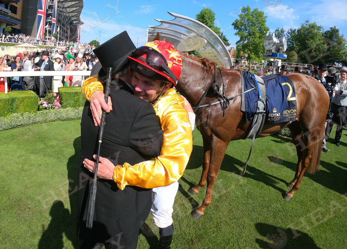 patcashhealy's tweet image. Royal Ascot 20-June-2025
Cercene (Australia) and @garyfcarroll win Coronation Stakes (Group 1) for owner Shane Stafford and trainer Joe Murphy with groom TJ Comerford.
(c)healyracing.ie