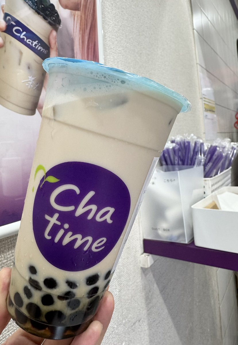 oo79864432's tweet image. Chatime チャタイム 🔮 池袋東口店
10回目  😆

4月中旬以来。
ここくるときはなぜかたいてい雨w
ほうじ茶ミルクティー🍵🥛L＋パールダブル  740円
黒糖タピ大粒ツルツルもっちり良質👍
お茶は無糖にした。
しっかりした味です。
#タピ活 #タピオカ #chatime #チャタイム #池袋