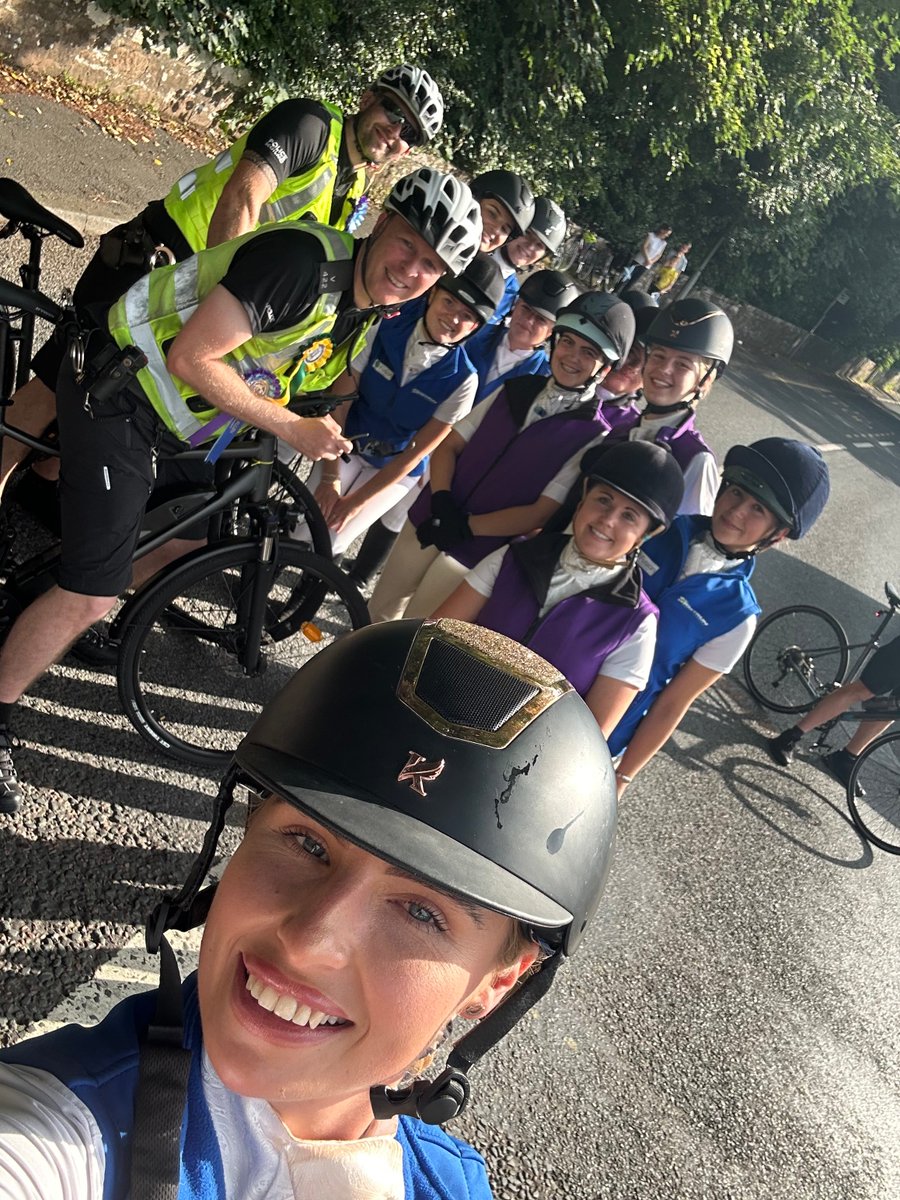 The traditional #selfie with the Guid Nychburris Grooms &amp; #Dumfries Community Officers. The Grooms do alot of work behind the scenes #Grooms25 #GuidNychurris25