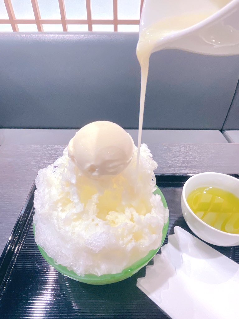 sky_hima26's tweet image. 甘味喫茶 清月堂本店さんで
氷ミルク𓏐𓌈⋆*

#横浜 #かき氷